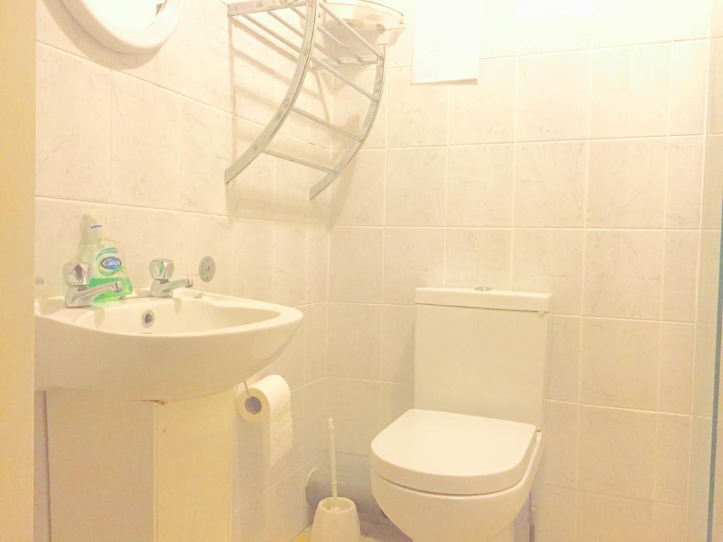 Southend Inn Hotel - Close To Beach, Train Station & Southend Airport Habitación foto