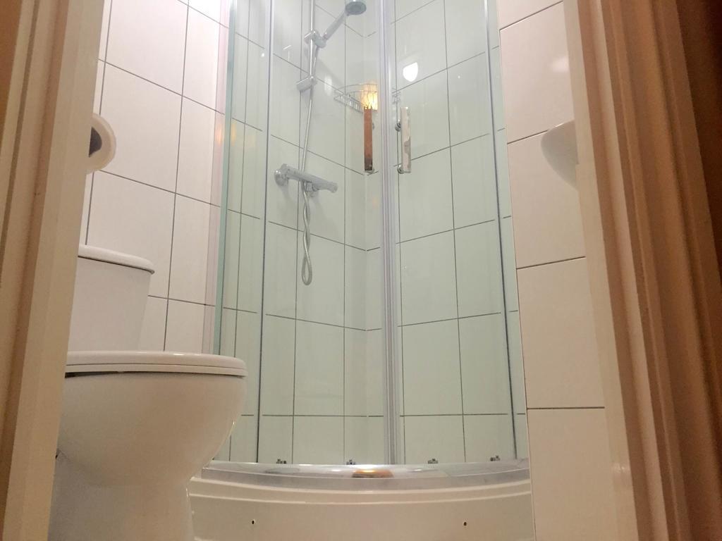 Southend Inn Hotel - Close To Beach, Train Station & Southend Airport Habitación foto