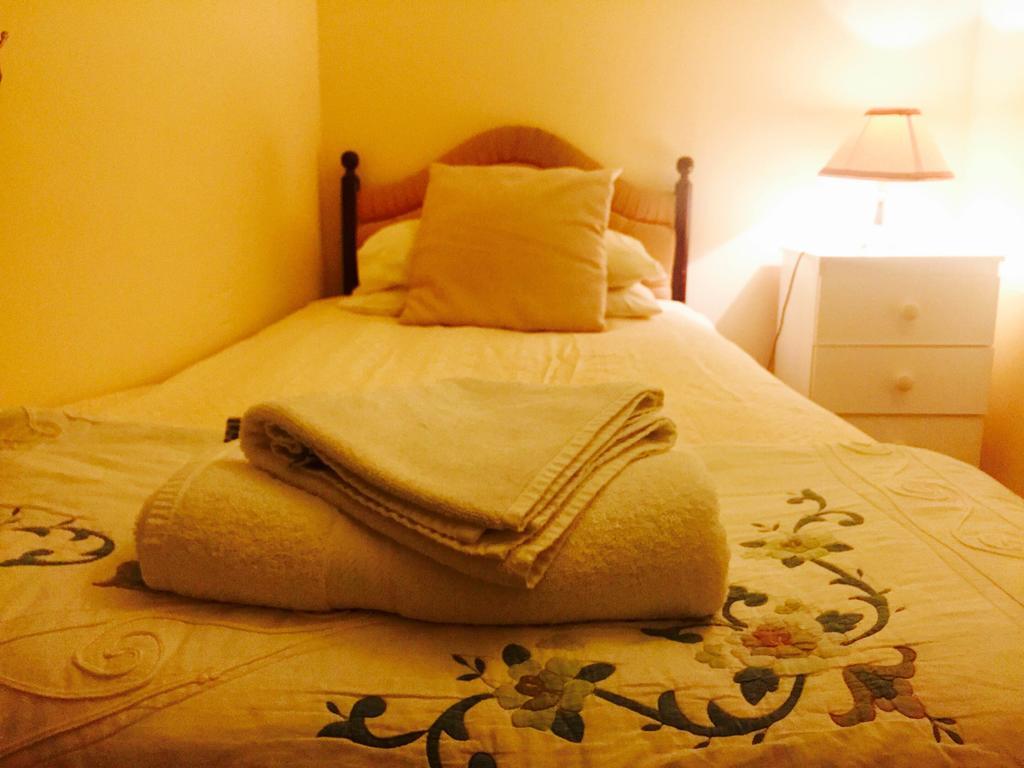 Southend Inn Hotel - Close To Beach, Train Station & Southend Airport Habitación foto